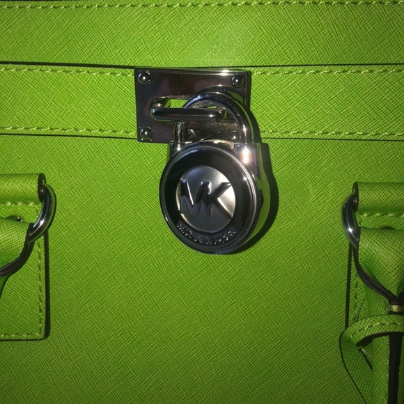 Lime green Micheal Kors Satchell | Purse | Large Lime green purse | Micheal Kors - Picture 4 of 5